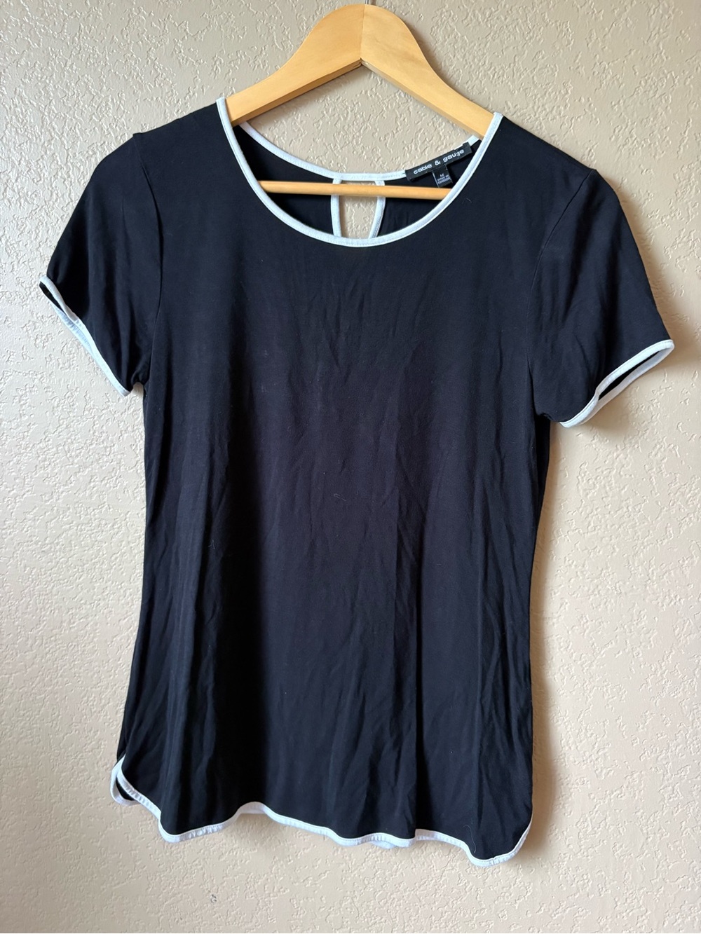 Cable & Gauge Women's Black Short Sleeve Blouse White Trim Medium Mod